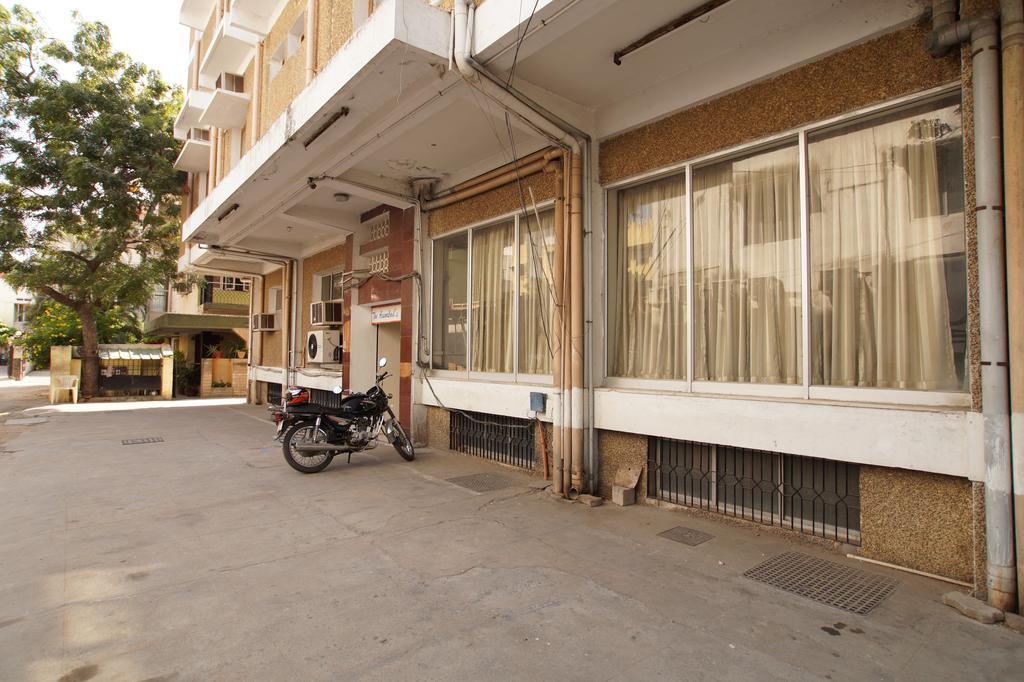 Lloyds Serviced Apartments, Near Music Academy Τσενάι Εξωτερικό φωτογραφία