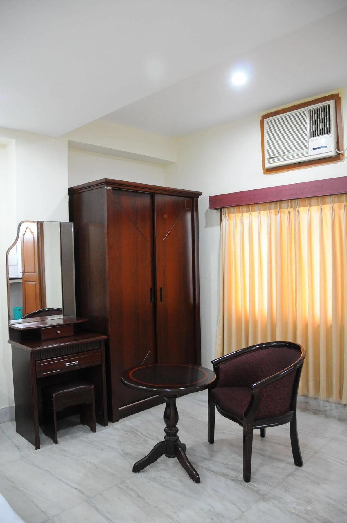 Lloyds Serviced Apartments, Near Music Academy Τσενάι Εξωτερικό φωτογραφία