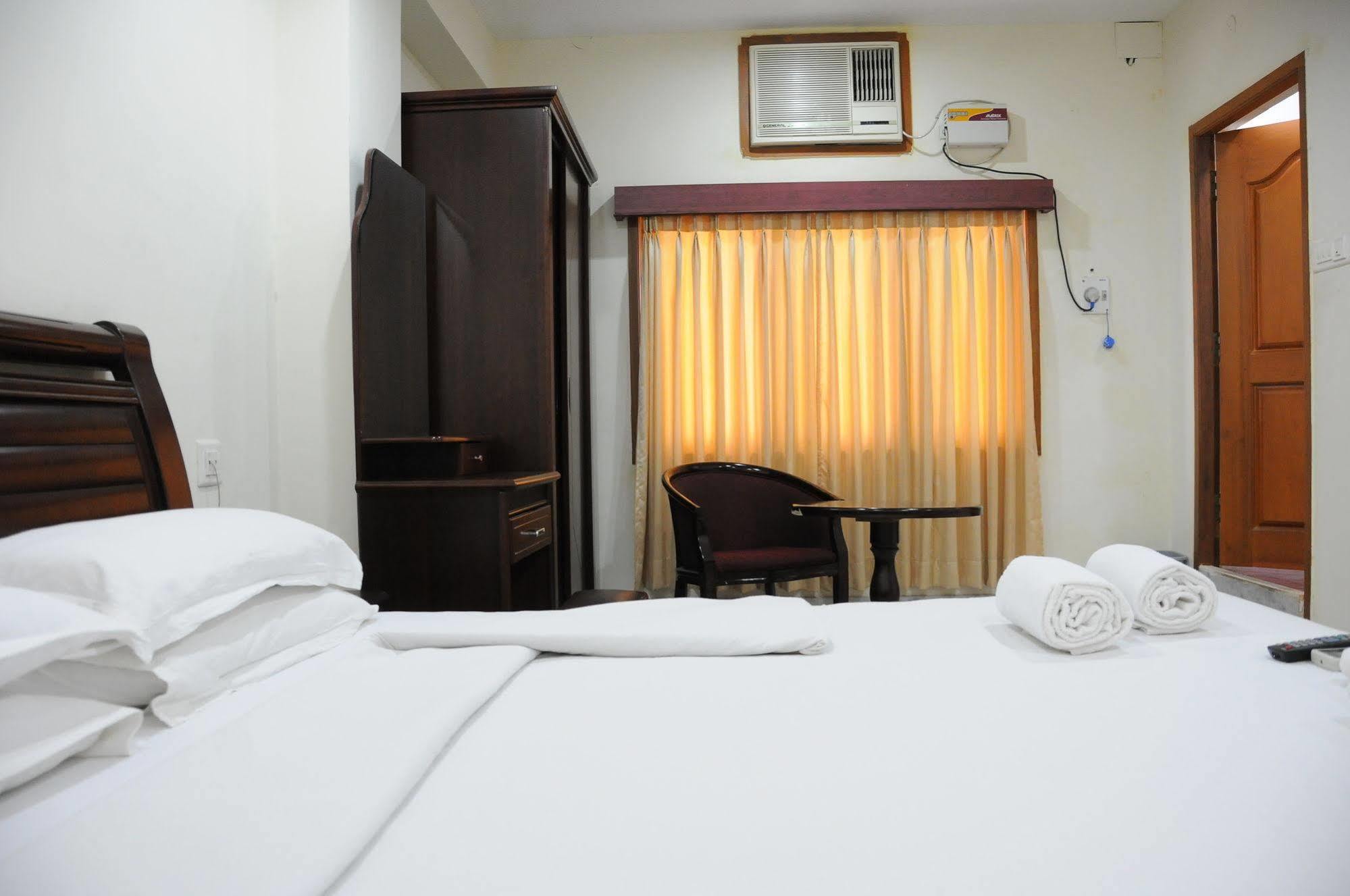 Lloyds Serviced Apartments, Near Music Academy Τσενάι Εξωτερικό φωτογραφία