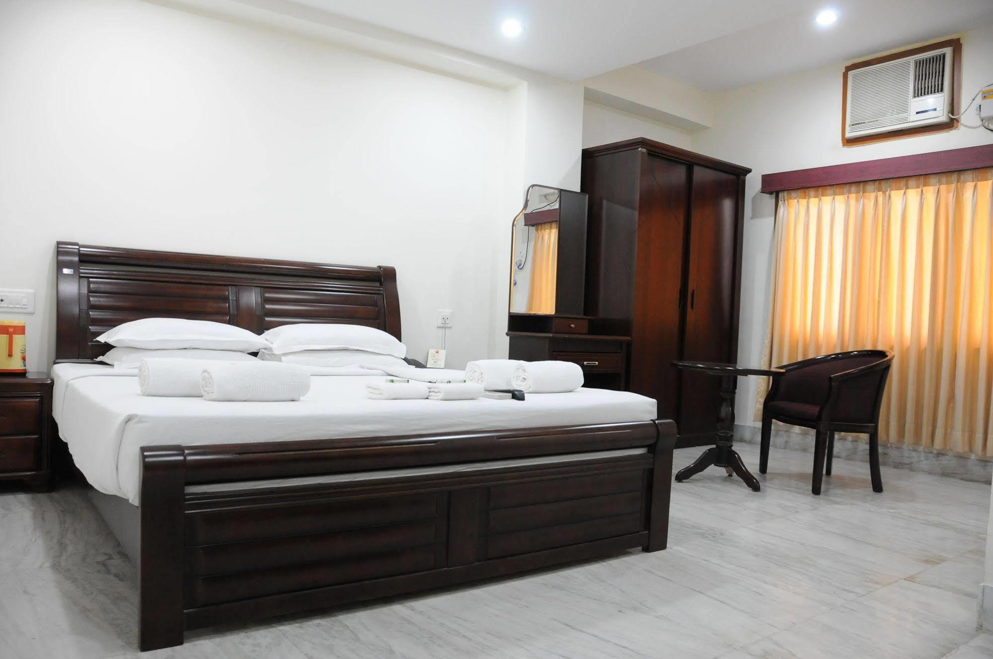 Lloyds Serviced Apartments, Near Music Academy Τσενάι Εξωτερικό φωτογραφία