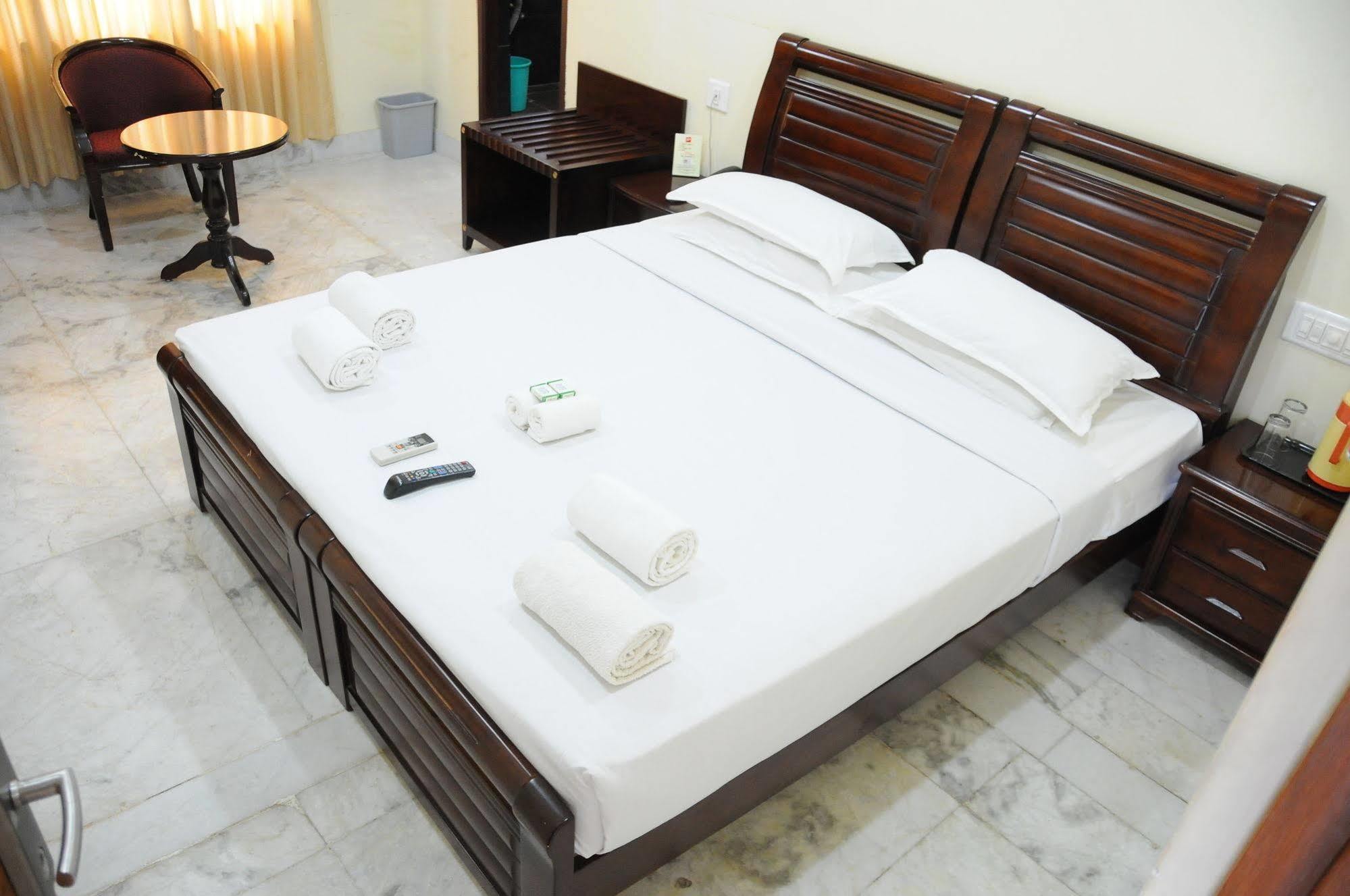 Lloyds Serviced Apartments, Near Music Academy Τσενάι Εξωτερικό φωτογραφία