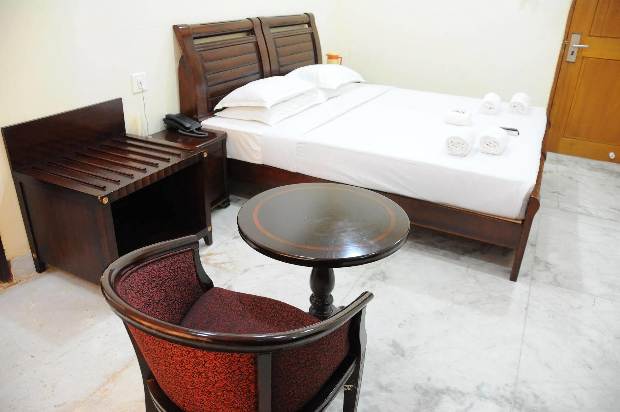Lloyds Serviced Apartments, Near Music Academy Τσενάι Εξωτερικό φωτογραφία